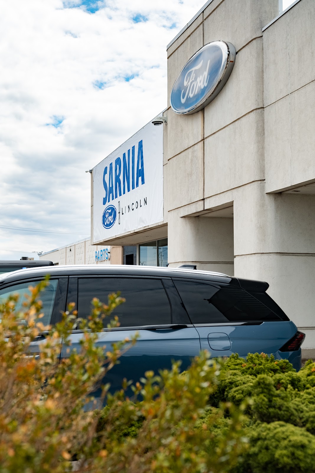 Sarnia Ford dealership sign