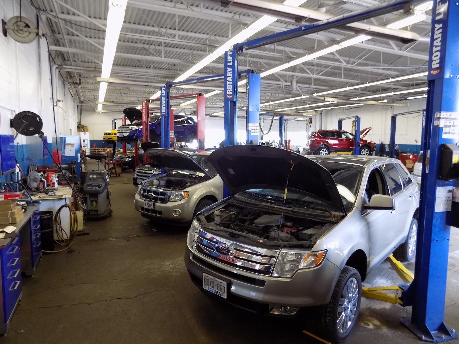 Sarnia Ford service bay